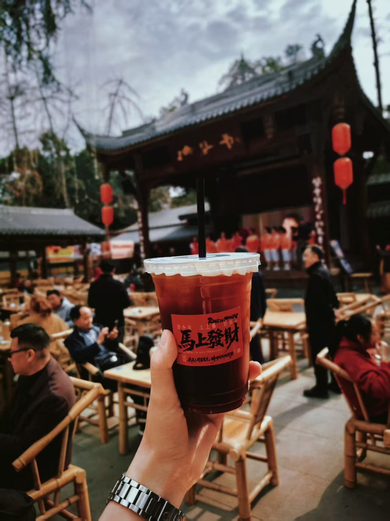 Holding the get-rich americano up against the stage