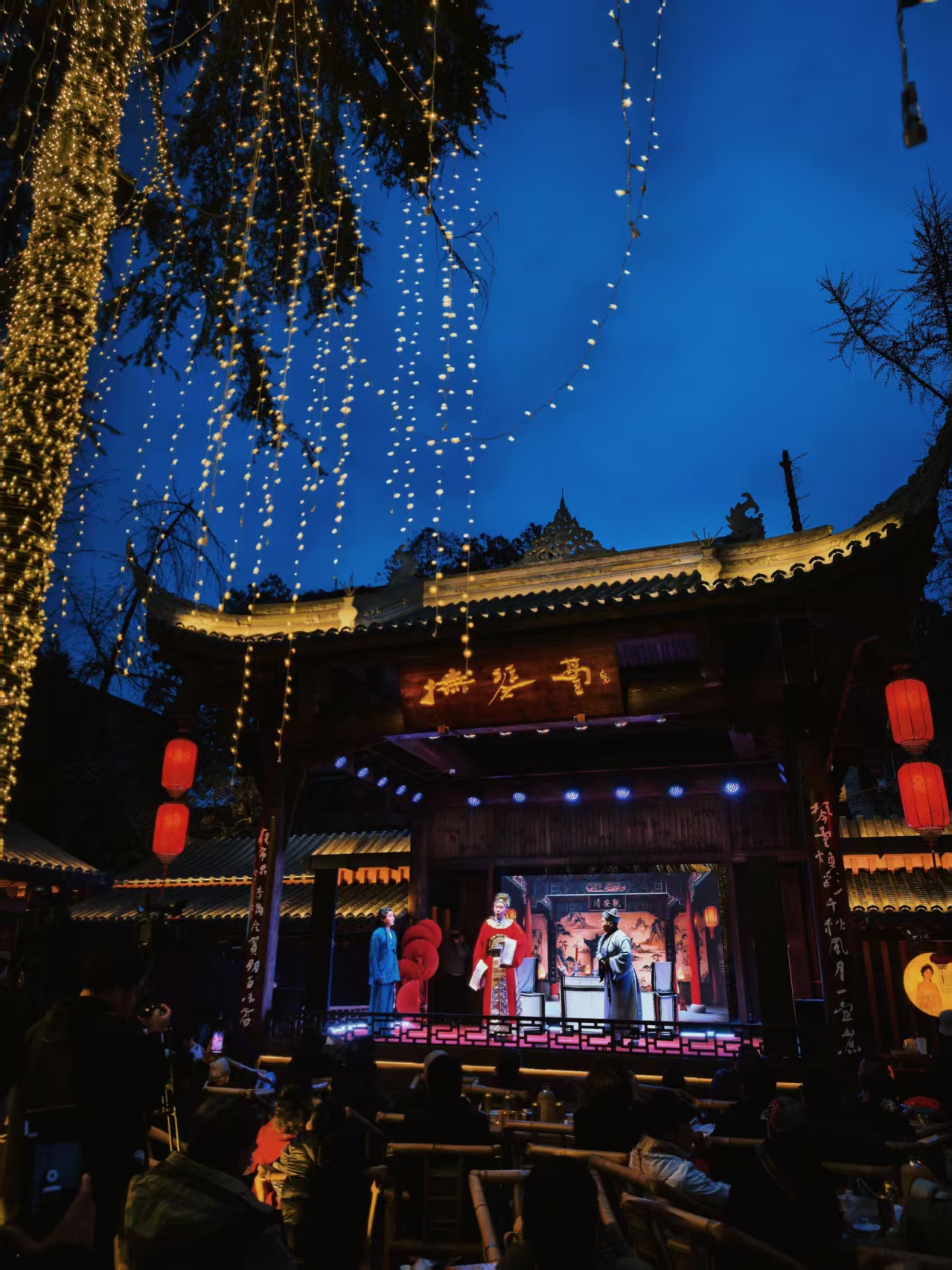 Night show under fairy lights at the teahouse stage